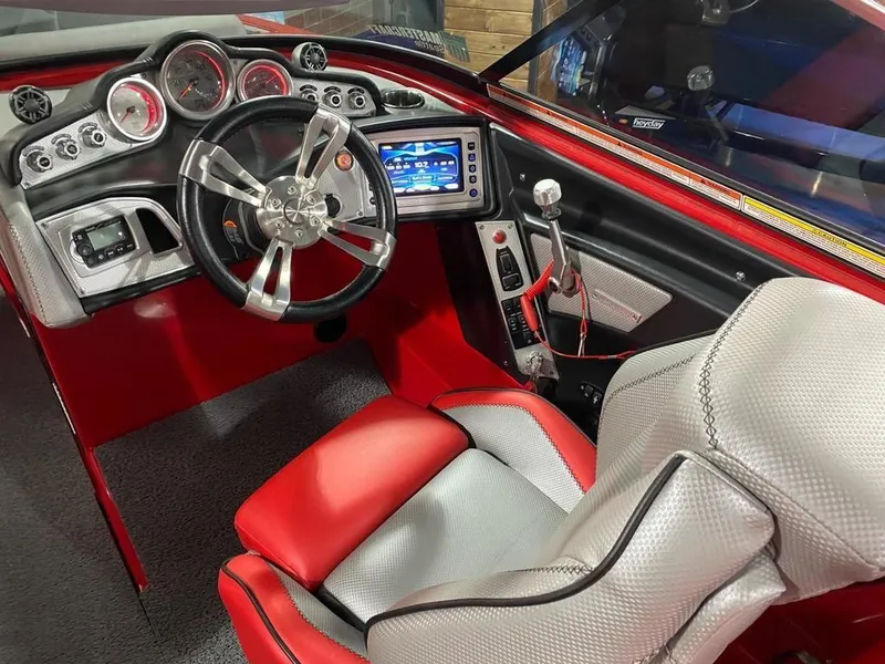 Slide: The Image of MasterCraft X26 2016 - 4