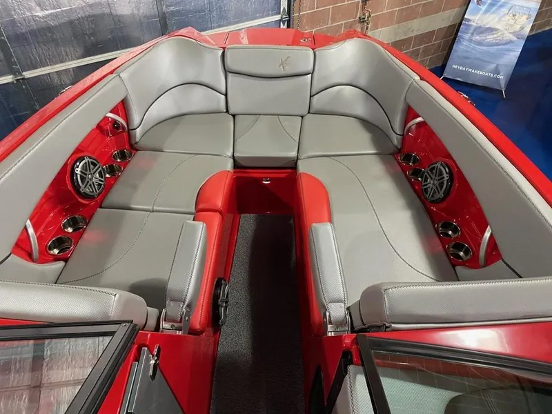 Slide: The Image of MasterCraft X26 2016 - 6