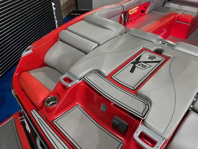 Slide: The Image of MasterCraft X26 2016 - 8