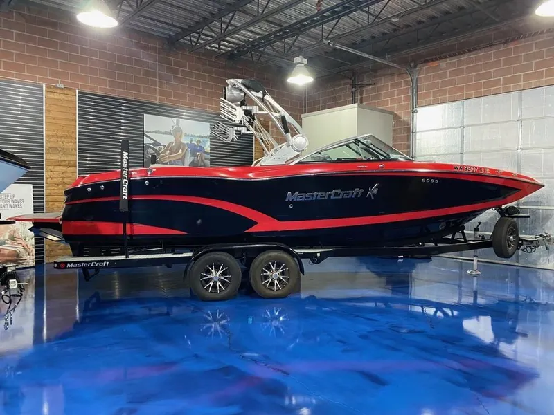 Slide: The Image of MasterCraft X26 2016 - 9