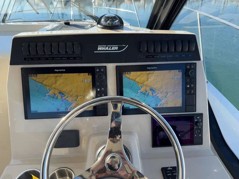 Slide: The Image of Boston Whaler 325 Conquest 2020 - 20