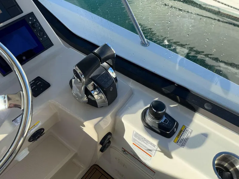Slide: The Image of Boston Whaler 325 Conquest 2020 - 21