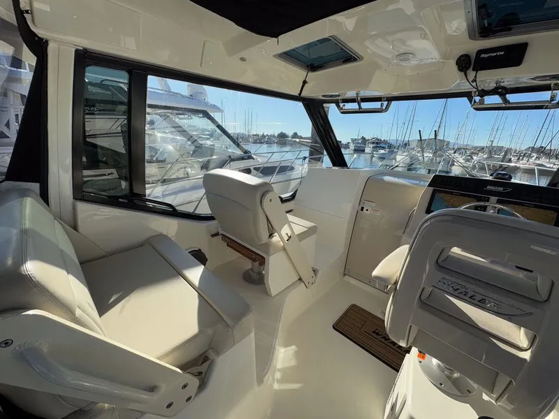 Slide: The Image of Boston Whaler 325 Conquest 2020 - 6