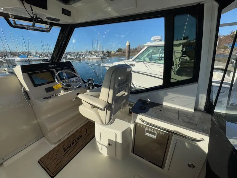 Slide: The Image of Boston Whaler 325 Conquest 2020 - 7
