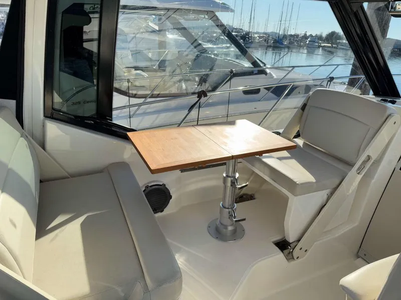 Slide: The Image of Boston Whaler 325 Conquest 2020 - 8