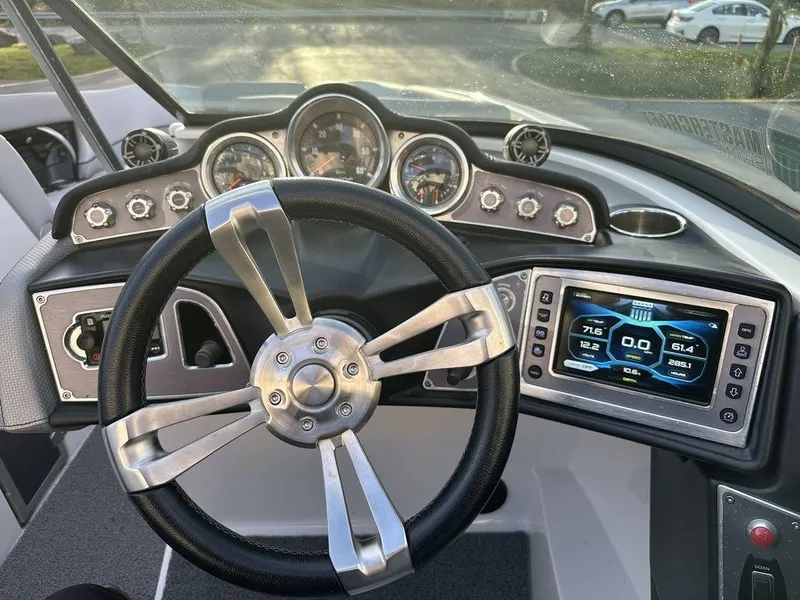 Slide: The Image of MasterCraft X26 2017 - 10