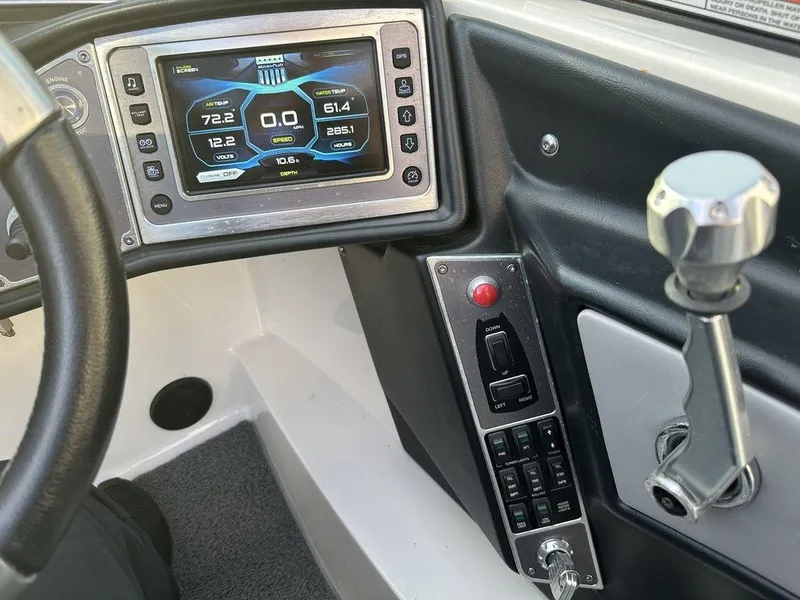 Slide: The Image of MasterCraft X26 2017 - 11