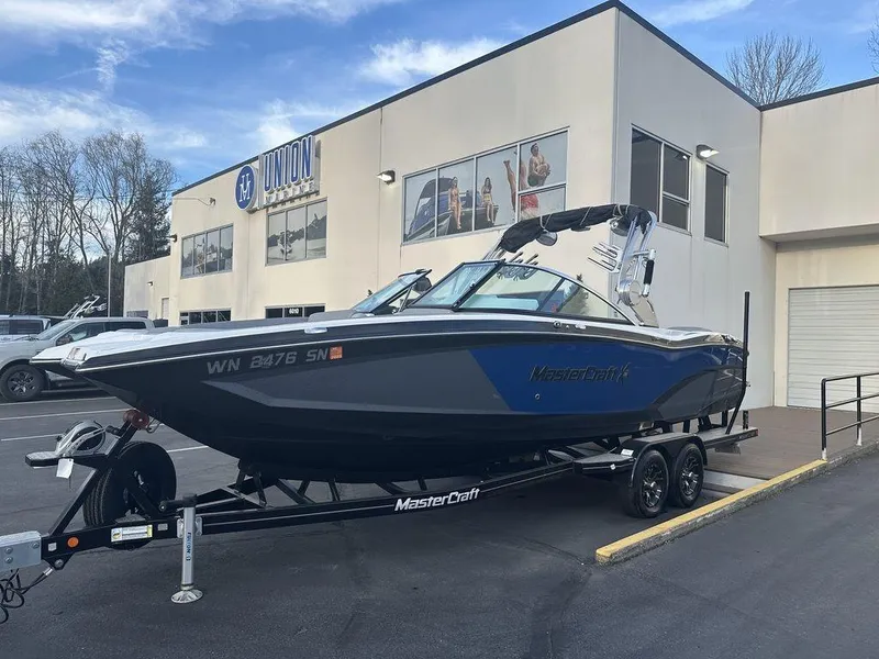 Slide: The Image of MasterCraft X26 2017 - 16