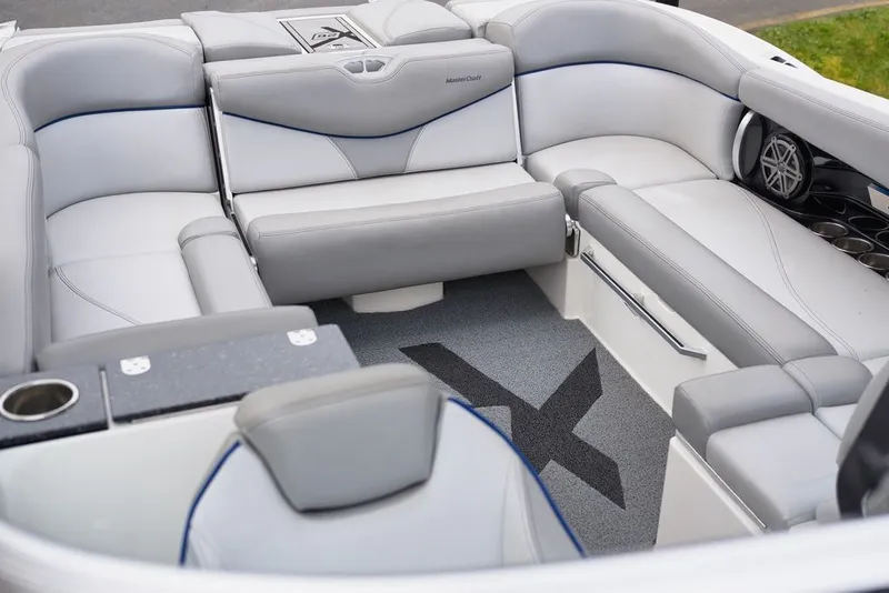 Slide: The Image of MasterCraft X26 2017 - 21