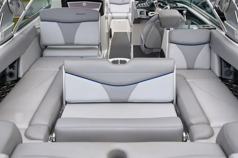 Slide: The Image of MasterCraft X26 2017 - 24