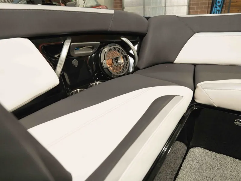 Slide: The Image of MasterCraft XStar 2018 - 11