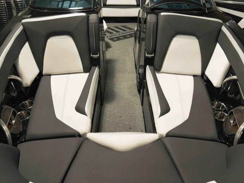 Slide: The Image of MasterCraft XStar 2018 - 13