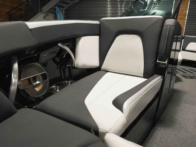 Slide: The Image of MasterCraft XStar 2018 - 14