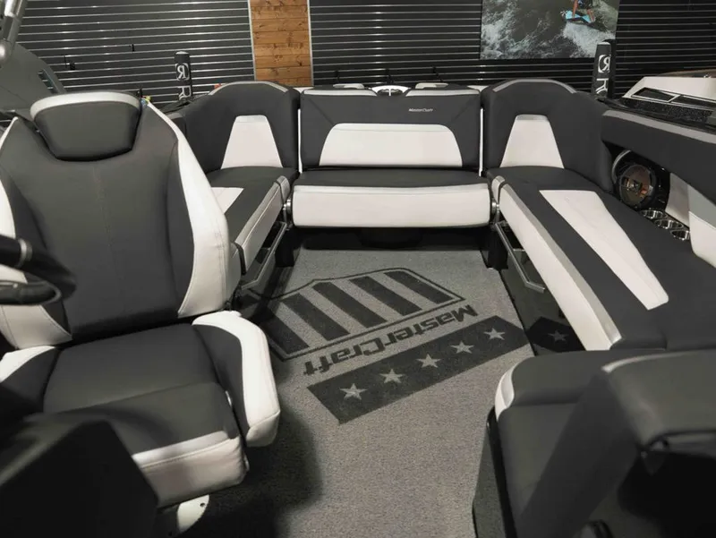 Slide: The Image of MasterCraft XStar 2018 - 15