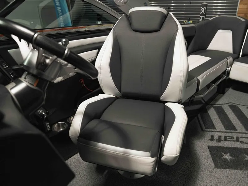 Slide: The Image of MasterCraft XStar 2018 - 16