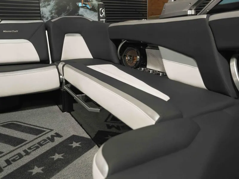 Slide: The Image of MasterCraft XStar 2018 - 17