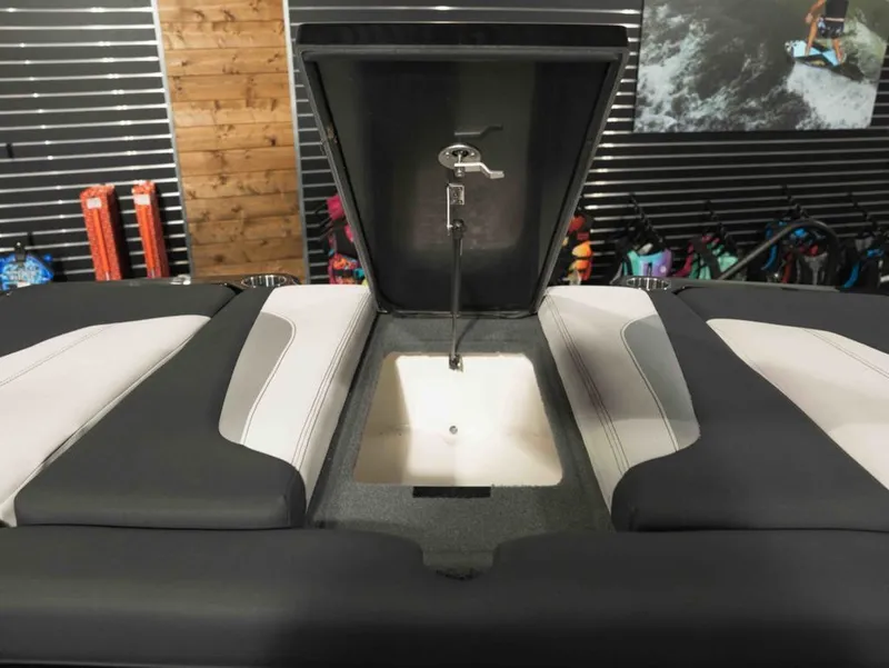 Slide: The Image of MasterCraft XStar 2018 - 22