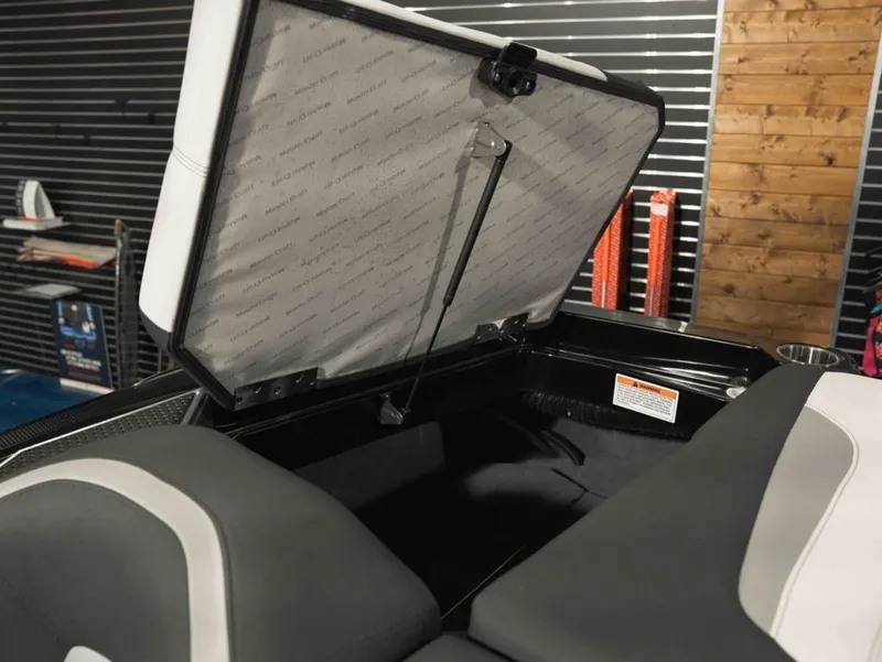 Slide: The Image of MasterCraft XStar 2018 - 23