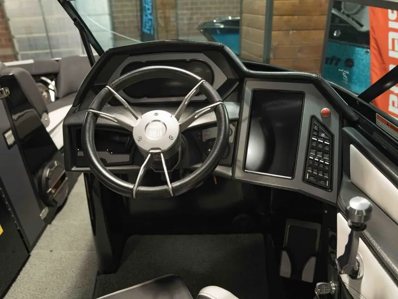 Slide: The Image of MasterCraft XStar 2018 - 9