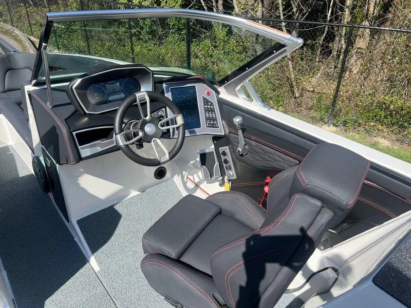 Slide: The Image of MasterCraft X26 2019 - 7