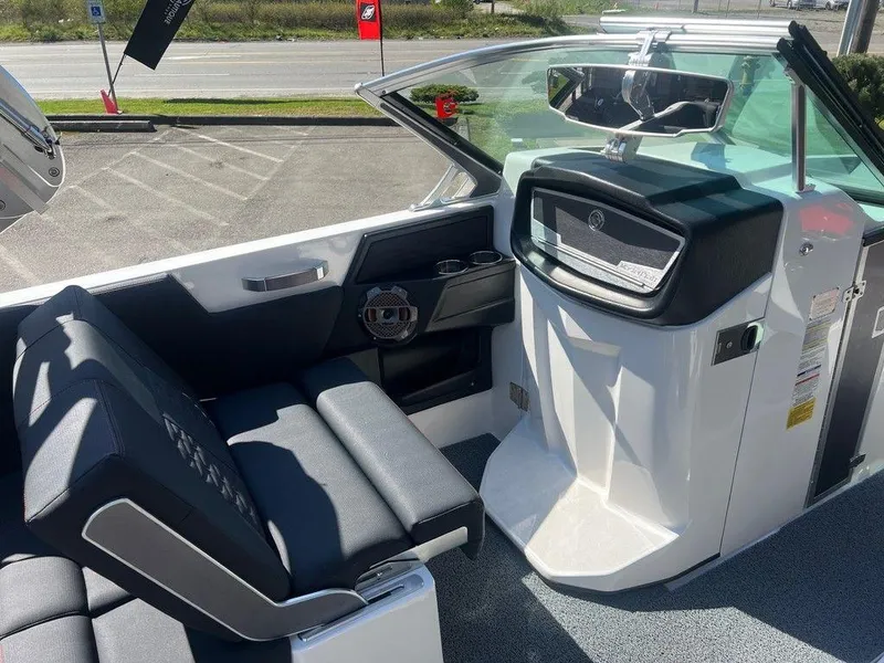 Slide: The Image of MasterCraft X26 2019 - 8