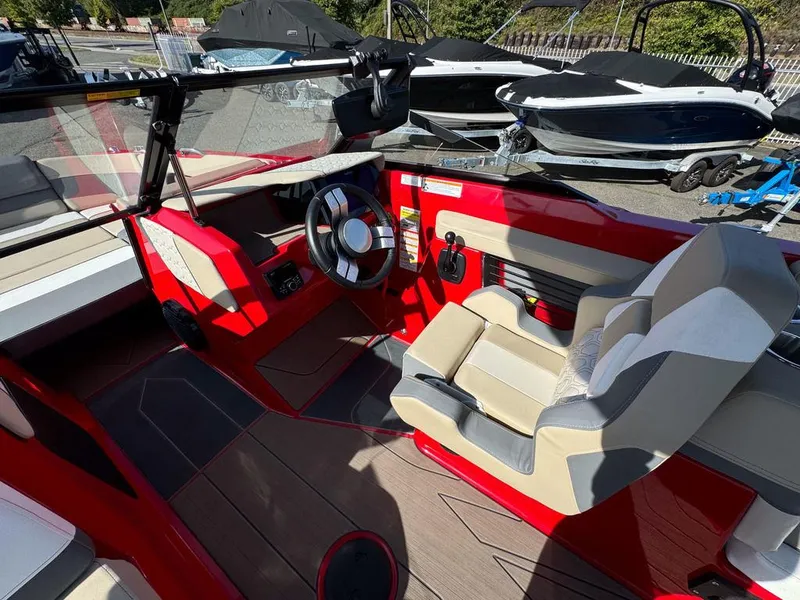 Slide: The Image of Heyday Wake Boats H22 2023 - 14