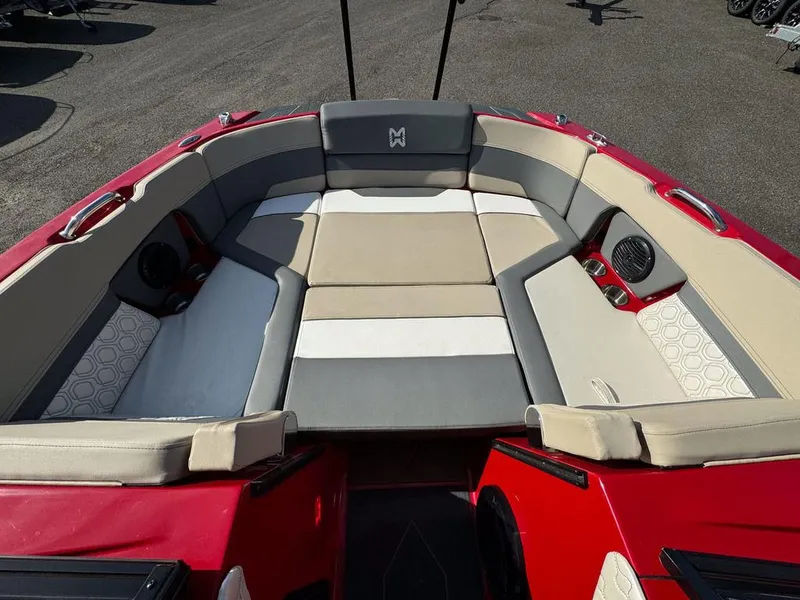 Slide: The Image of Heyday Wake Boats H22 2023 - 15