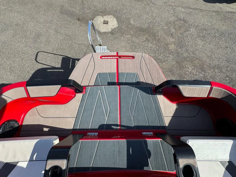 Slide: The Image of Heyday Wake Boats H22 2023 - 21