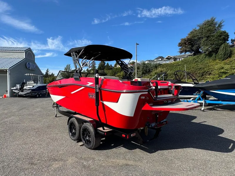 Slide: The Image of Heyday Wake Boats H22 2023 - 4