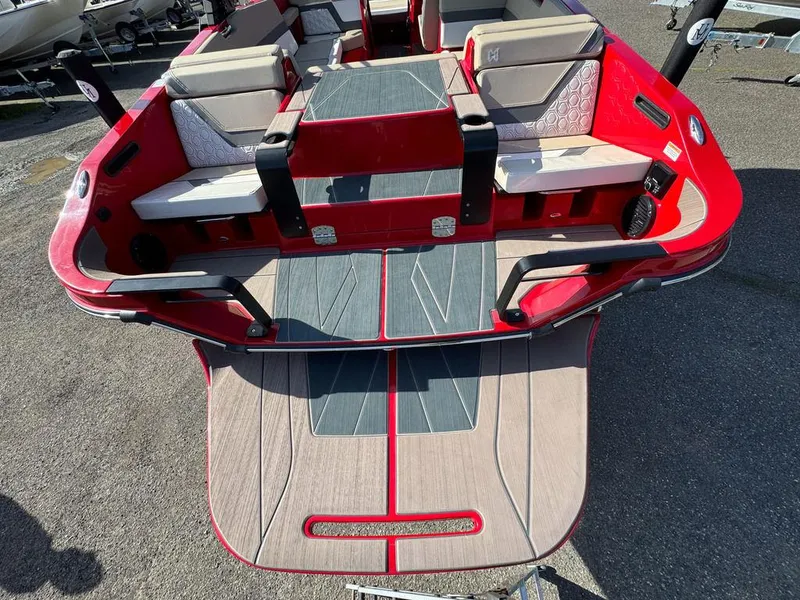 Slide: The Image of Heyday Wake Boats H22 2023 - 6