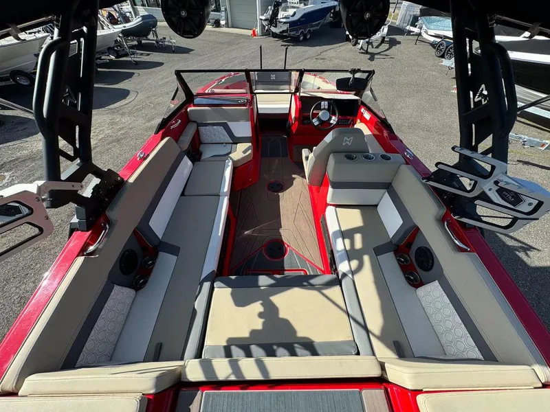 Slide: The Image of Heyday Wake Boats H22 2023 - 9