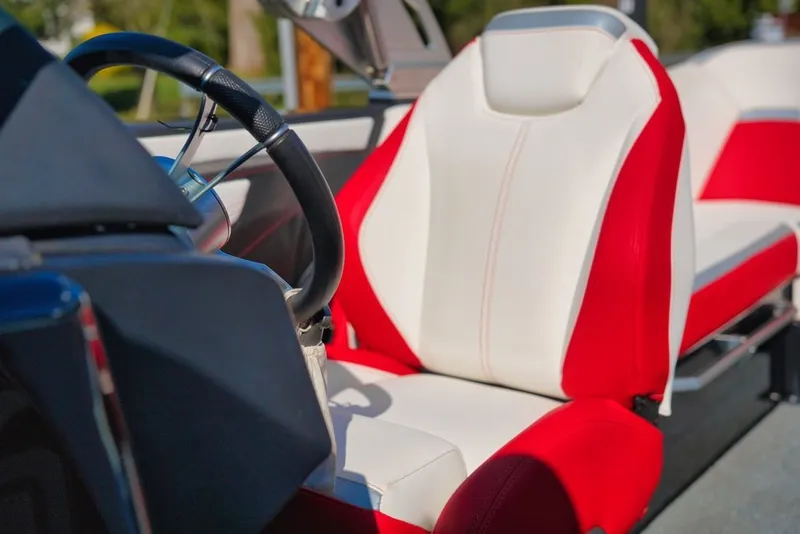 Slide: The Image of MasterCraft XStar S 2022 - 13