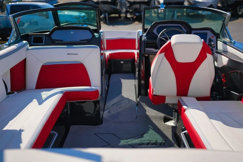 Slide: The Image of MasterCraft XStar S 2022 - 16