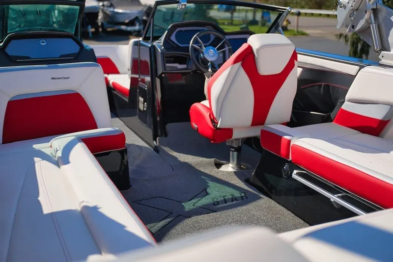Slide: The Image of MasterCraft XStar S 2022 - 17