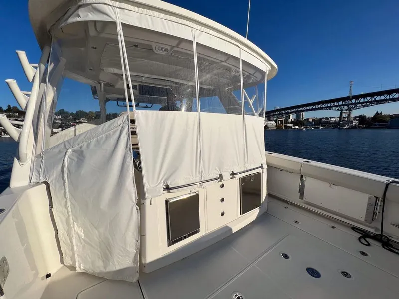 Slide: The Image of Boston Whaler 420 Outrage 2023 - 10