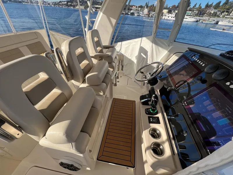 Slide: The Image of Boston Whaler 420 Outrage 2023 - 14