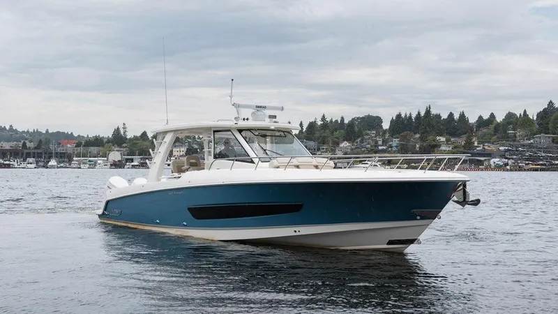 Slide: The Image of Boston Whaler 420 Outrage 2023 - 2