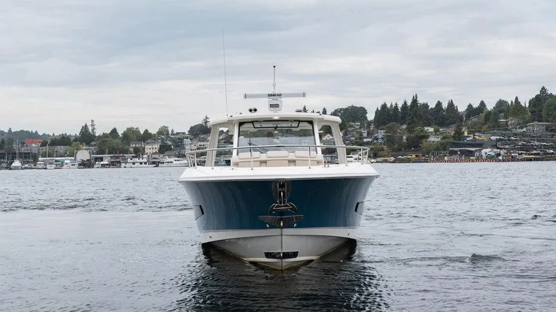 Slide: The Image of Boston Whaler 420 Outrage 2023 - 3