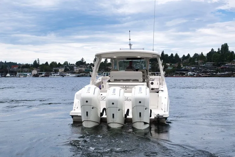 Slide: The Image of Boston Whaler 420 Outrage 2023 - 34