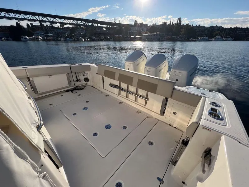 Slide: The Image of Boston Whaler 420 Outrage 2023 - 7