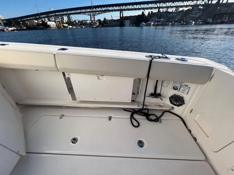 Slide: The Image of Boston Whaler 420 Outrage 2023 - 8