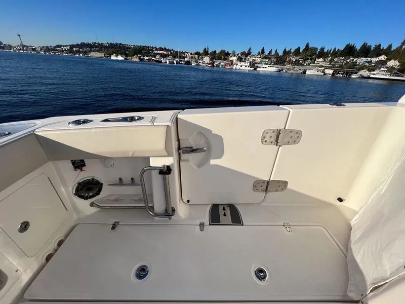 Slide: The Image of Boston Whaler 420 Outrage 2023 - 9