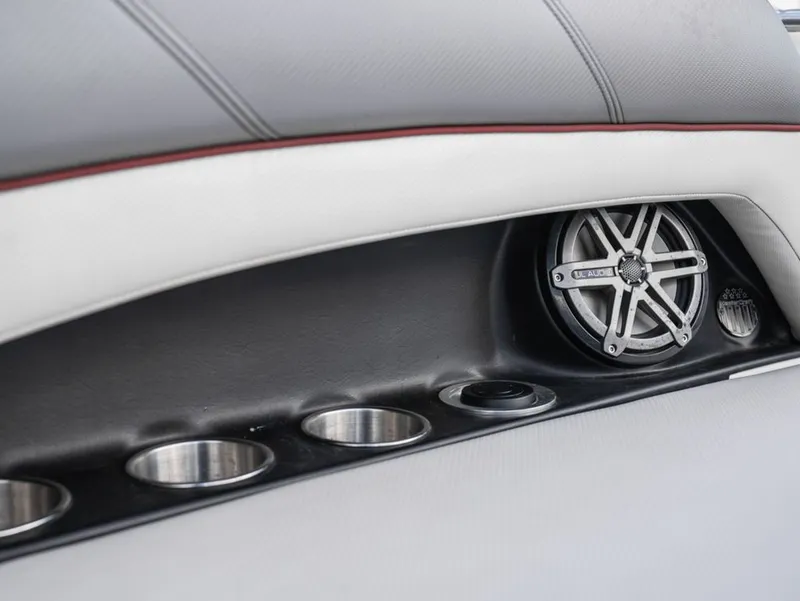 Slide: The Image of MasterCraft X25 2012 - 12