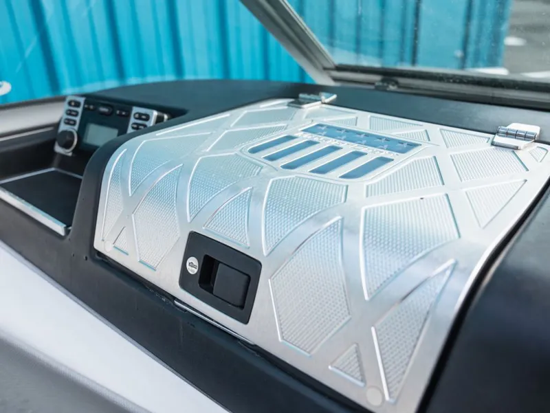 Slide: The Image of MasterCraft X25 2012 - 16