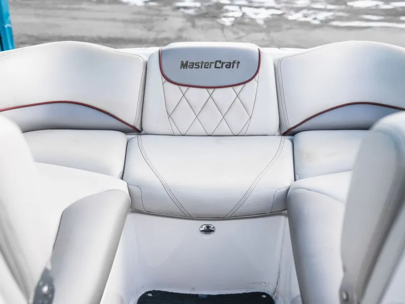 Slide: The Image of MasterCraft X25 2012 - 18