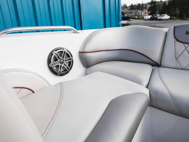 Slide: The Image of MasterCraft X25 2012 - 19