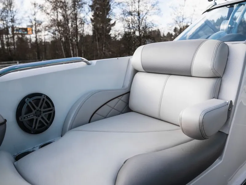 Slide: The Image of MasterCraft X25 2012 - 20