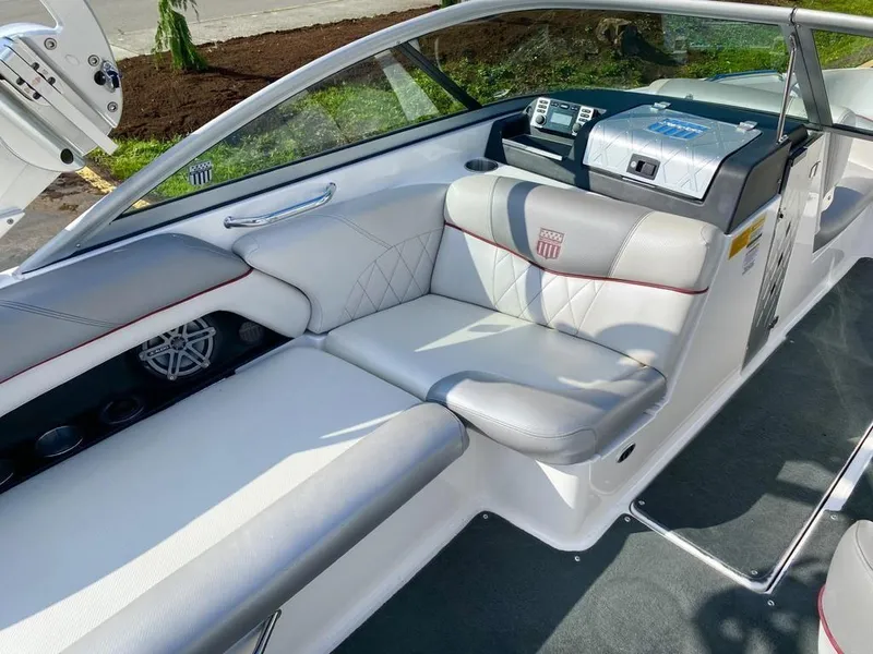 Slide: The Image of MasterCraft X25 2012 - 7