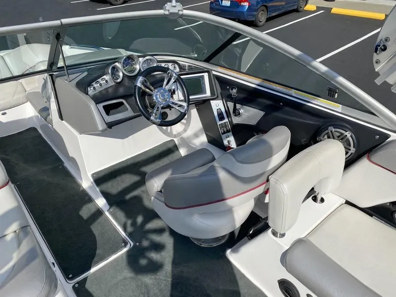 Slide: The Image of MasterCraft X25 2012 - 8