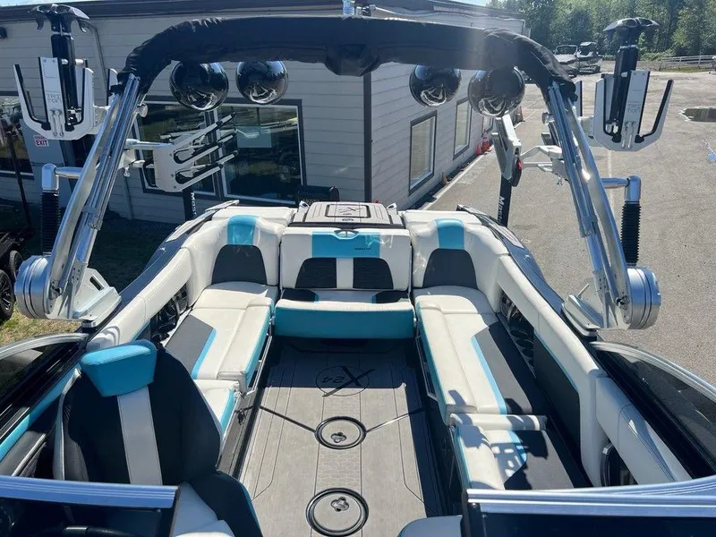 Slide: The Image of MasterCraft X24 2019 - 10